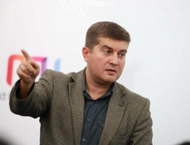 Erkin Qədirli namizədliyini geri götürdü